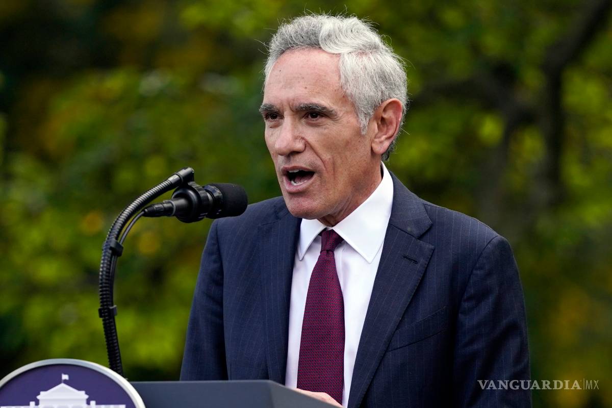 Cubrebocas no funcionan, dice asesor de Trump; Twitter bloquea su publicación