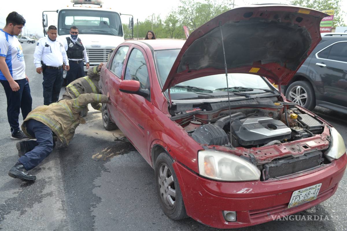 Se incendia su vehículo en Eulalio Gutiérrez