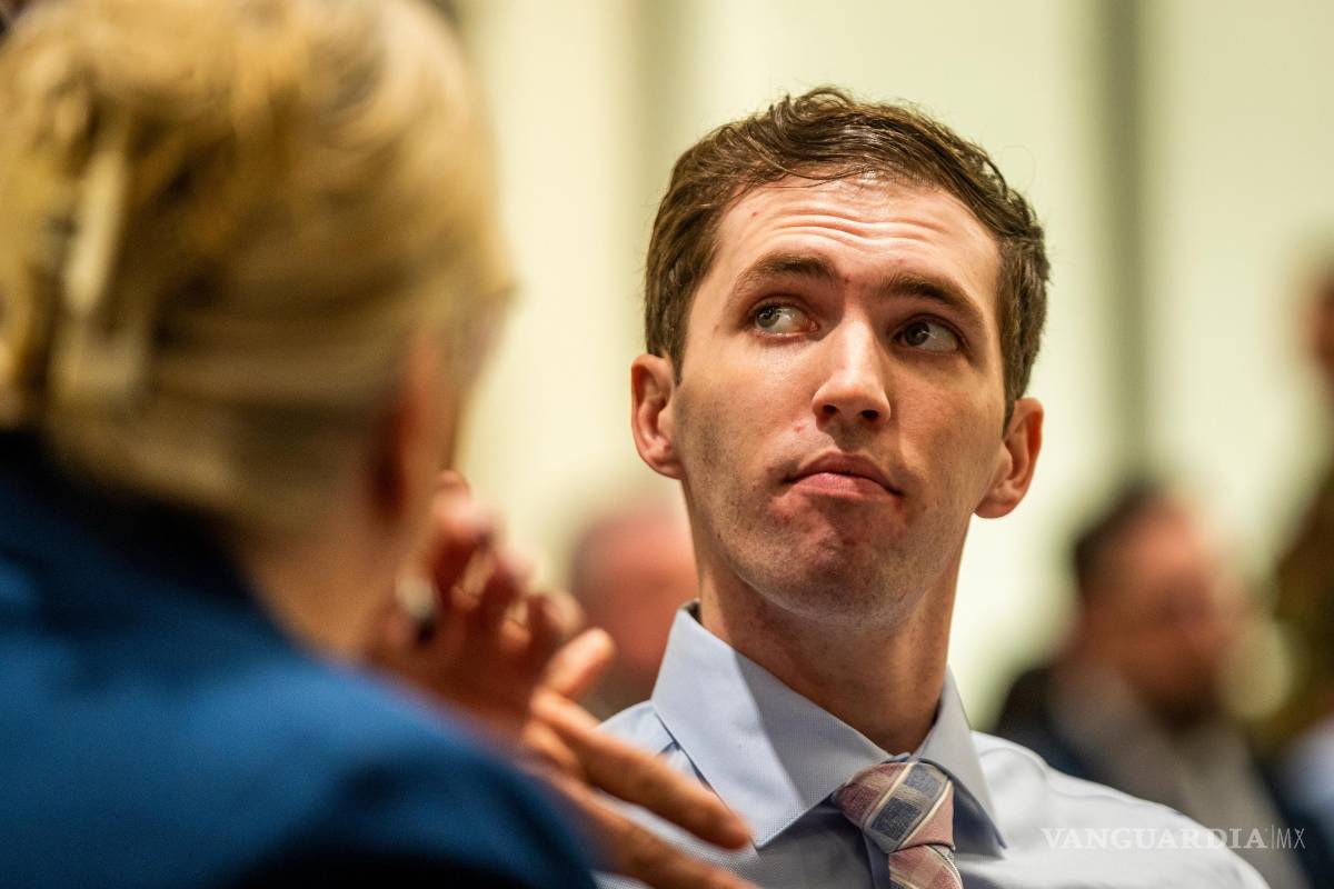 $!Tyler Robinson, acusado de matar a tiros a Charlie Kirk, comparece durante una audiencia en el Tribunal del Cuarto Distrito en Provo, Utah, el 11 de diciembre de 2025.