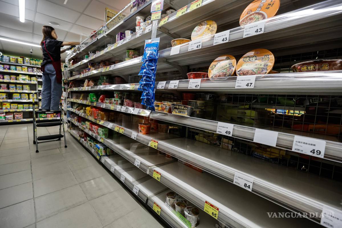 $!En Taiwán, donde ‘Bavi’ ya se alejaba este domingo, las autoridades rebajaron el nivel del centro de respuesta a emergencias tras levantarse la alerta marítima.