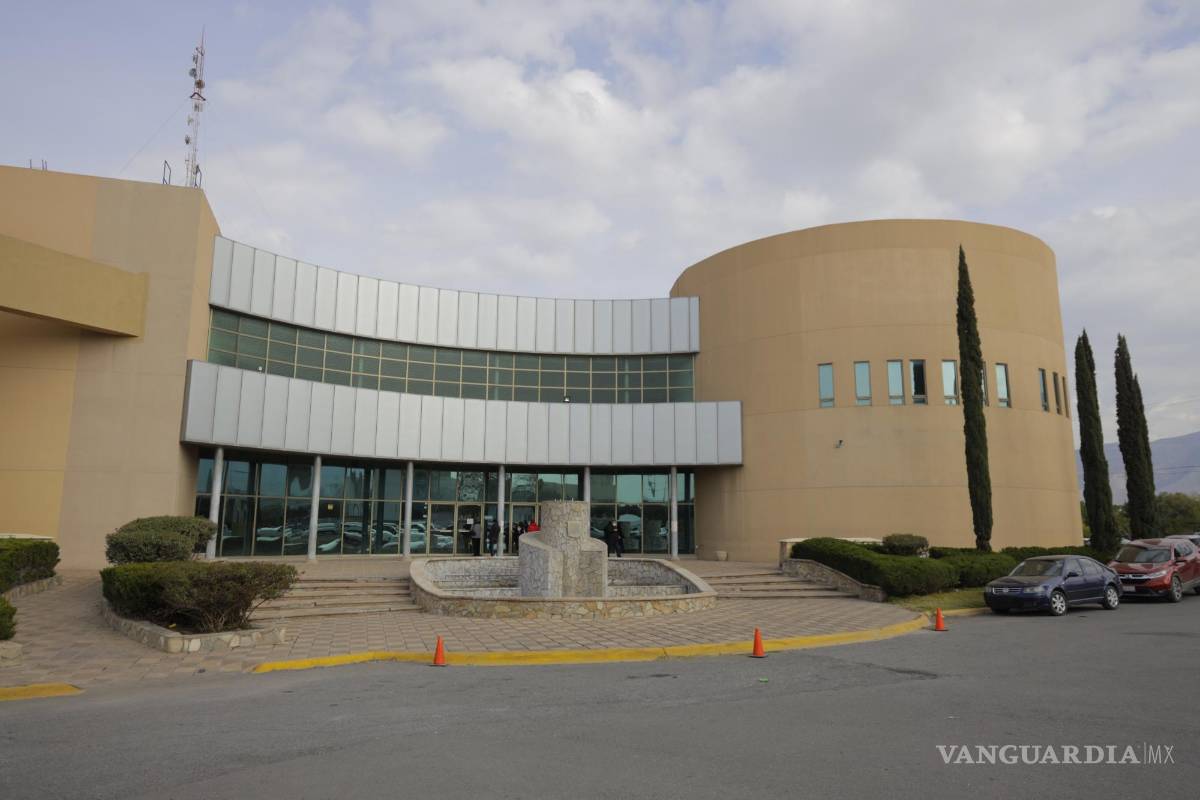 Roban tráiler en línea de autotransporte en Arteaga