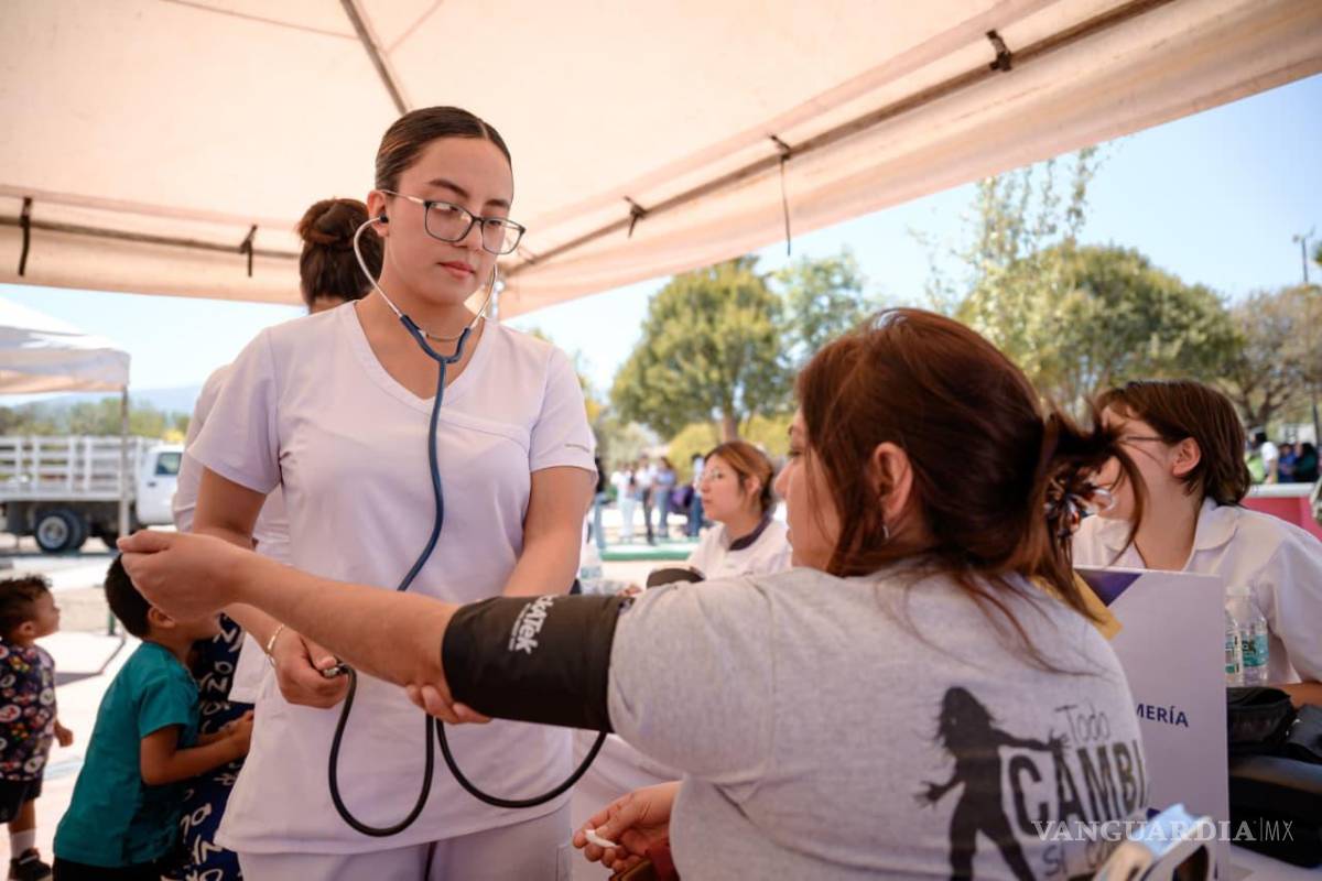 $!La jornada reunió servicios de salud, apoyo social y actividades recreativas en un parque rehabilitado del oriente de Saltillo.