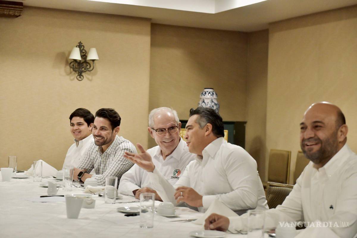 $!Alejandro Morena asistió a la renovación de la dirección estatal del PRI Coahuila.