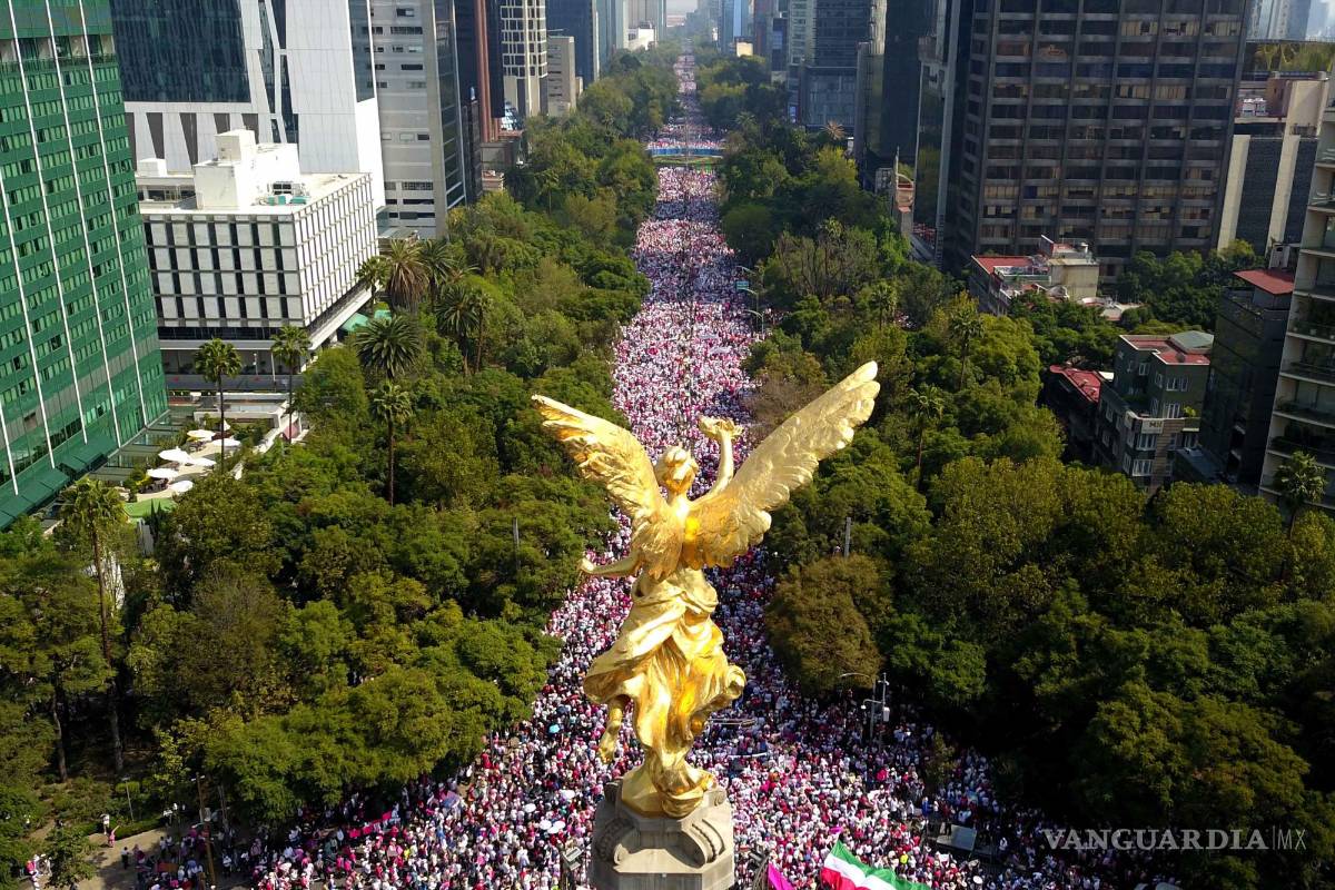 $!Miles de personas participaron en la marcha denominada El INE no se toca, contra la reforma electoral de Andrés Manuel López Obrador en CDMX.