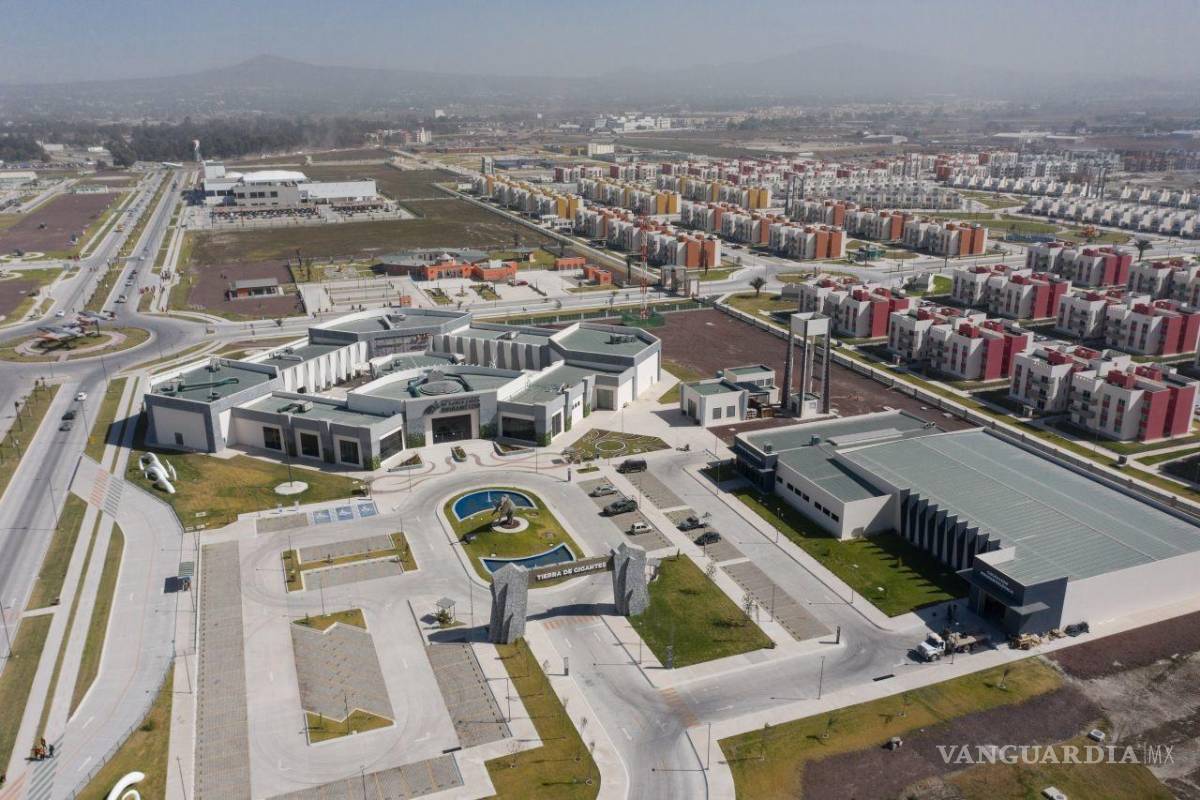 $!A un costado del aeródromo puede verse la base aérea de Santa Lucía y una ciudad militar.