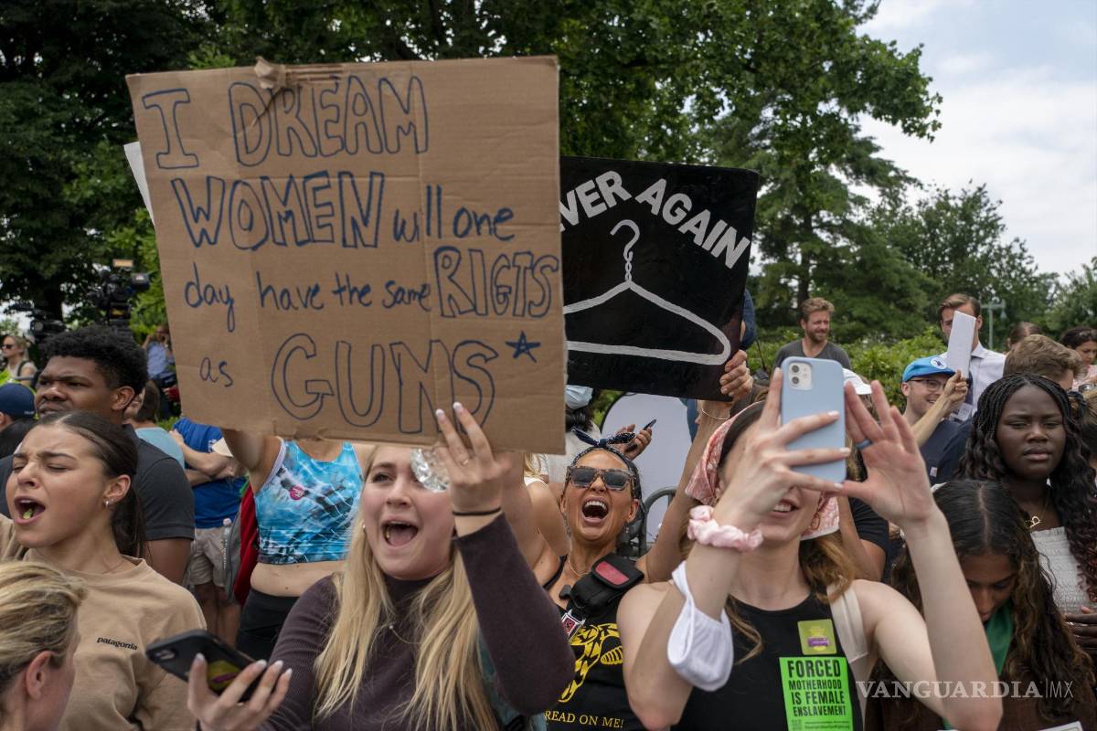$!Manifestantes por el derecho al aborto se reúnen tras la decisión de la Corte Suprema de revocar Roe v. Wade en Washington.