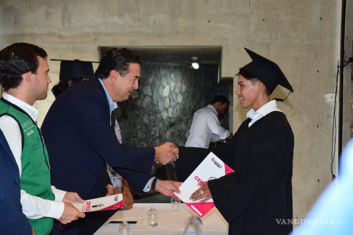$!El IEEA brinda atención gratuita a personas mayores de 15 años que buscan concluir su educación básica.