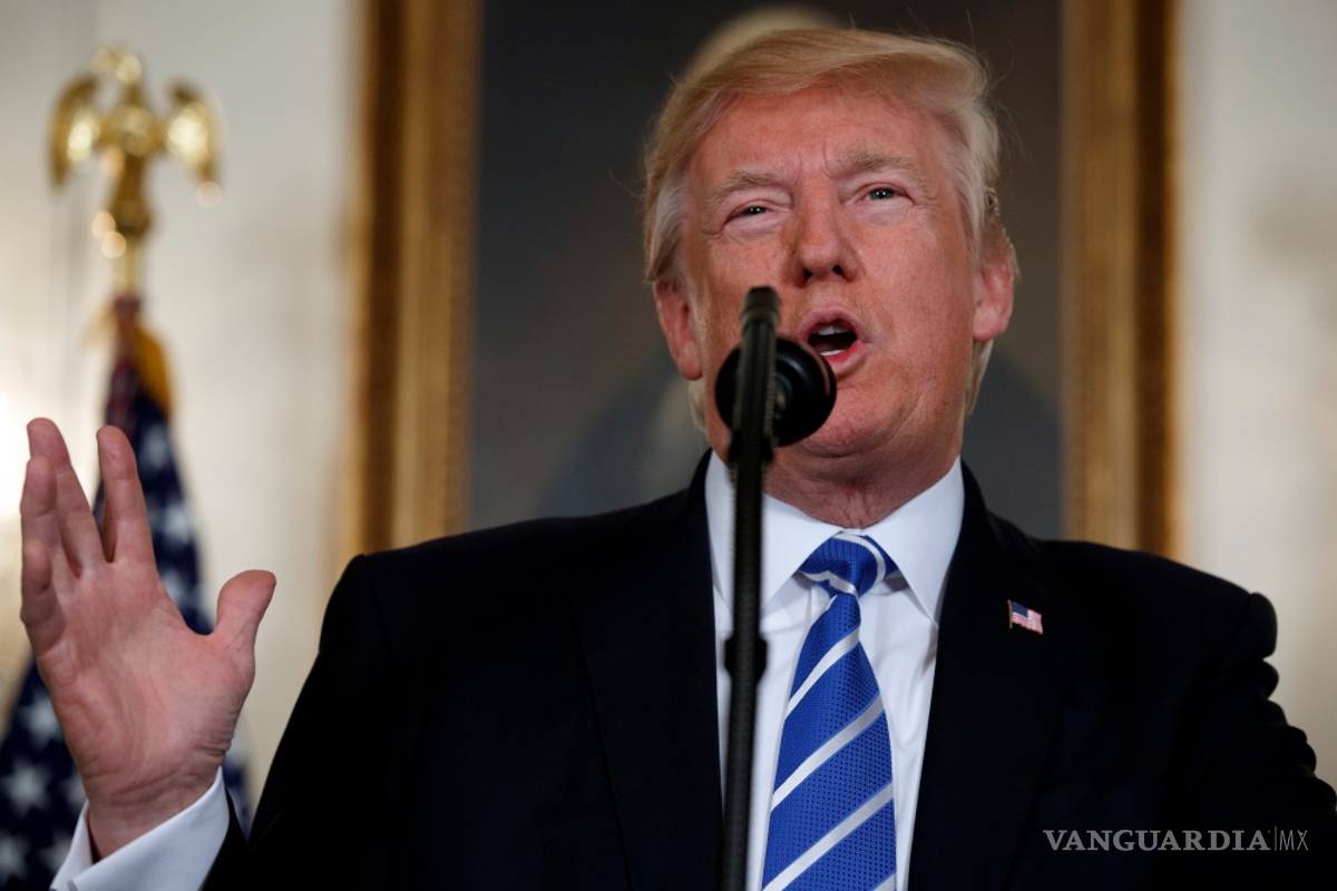 Confunde Donald Trump los tiroteos en Texas y California