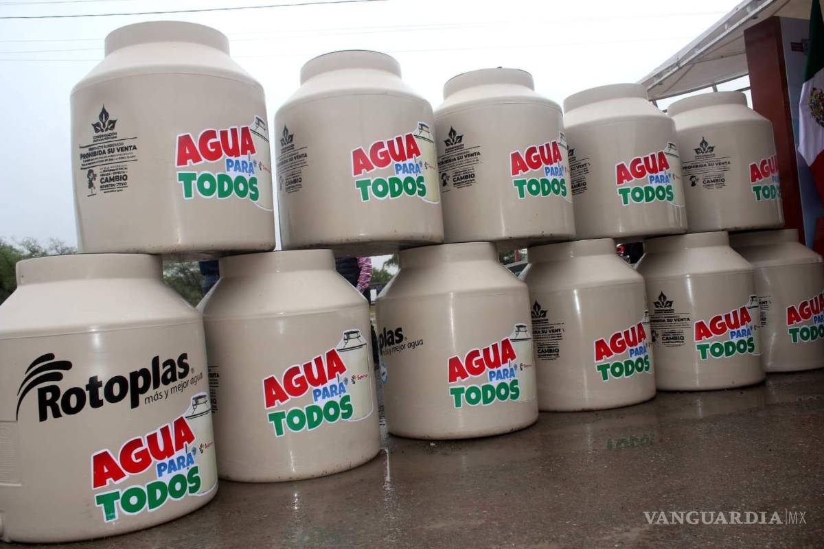 Anuncia Diana Haro venta de tinacos subsidiados a usuarios de SIMAS Sabinas