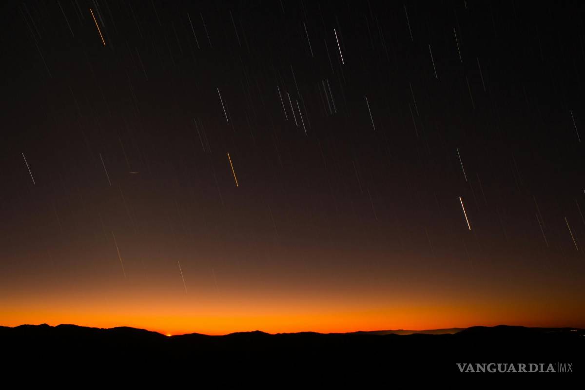 $!Este fenómeno natural, que alcanza su punto máximo a principios de este mes, adornará el cielo nocturno de México con destellos de luz y color.