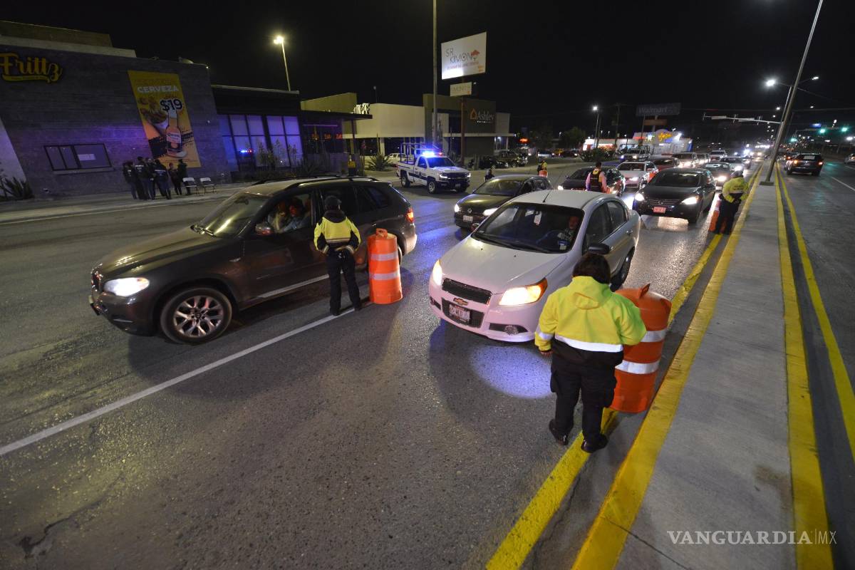 $!El alcalde de Saltillo, José María Fraustro Siller, aseguró que el alcoholímetro es una medida adecuada para la seguridad vial y que siempre funciona bien, sin embargo, es complicado porque siguen ocurriendo percances en horas de la madrugada.