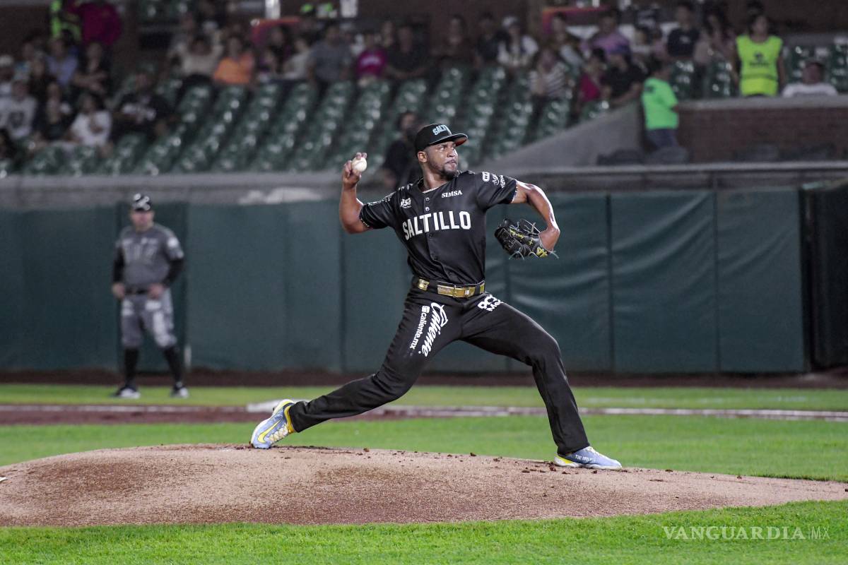 $!Christopher Ogando lanzó sin permitir carrera en sus primeras entradas, guiando a Saraperos a una noche de redención ante su afición.