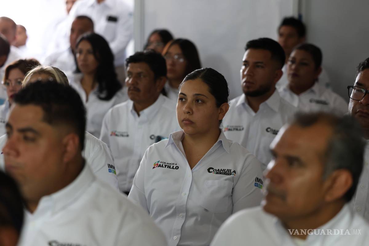 $!Operadoras y operadores de Saltillo concluyeron el curso obligatorio para conducir las rutas troncales del programa “Aquí Vamos Gratis”, que inicia el 1 de octubre.