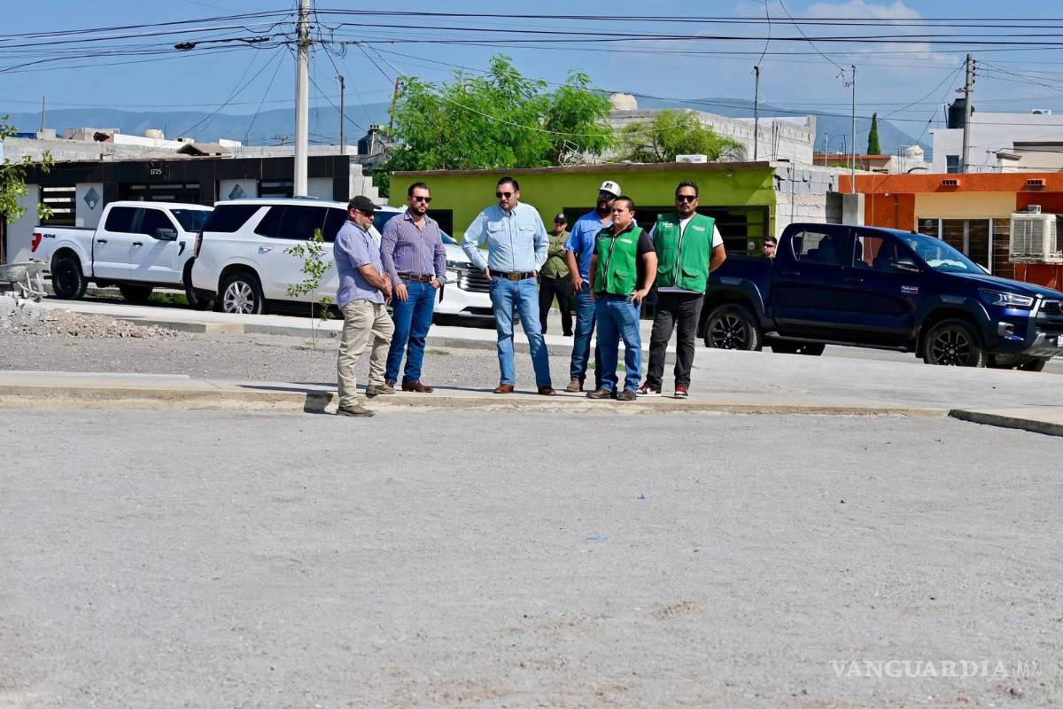 $!El alcalde Carlos Villarreal Pérez supervisó el avance de los trabajos durante un recorrido por el proyecto.