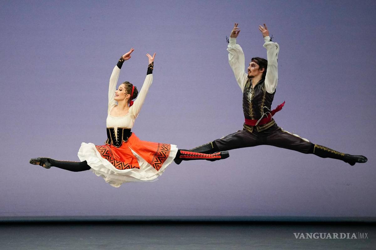 Así es como bailarines de varios países buscan un lugar en el Teatro Bolshoi de Moscú (fotos)