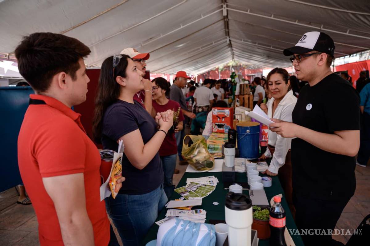 $!Más de 60 módulos participaron en la Feria Ambiental instalada en la explanada de la Presidencia Municipal.