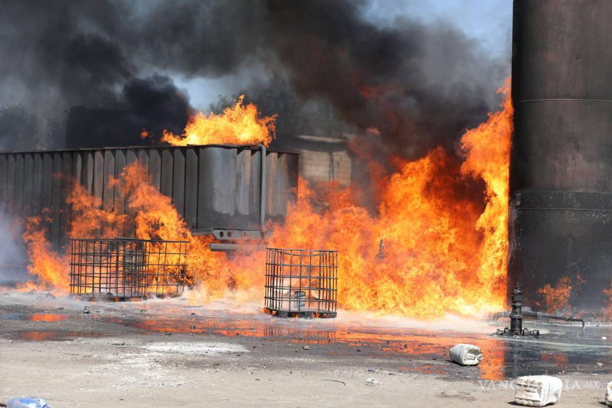 Alarma incendio en contenedores de diésel en Escobedo, Nuevo León