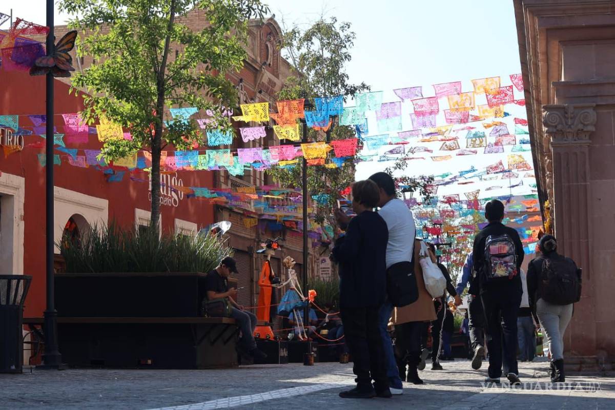 $!Las intervenciones del Festival Ánimas del Desierto se extienden por distintos puntos del Centro de Saltillo, donde el arte se integra al paisaje urbano y a los espacios de convivencia.