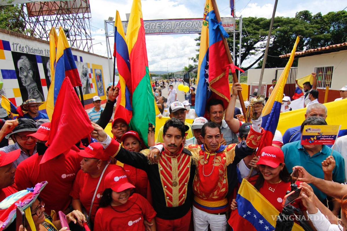 $!Venezolanos y colombianos en un concierto con motivo de la Investidura de Petro en la plaza de la Confraternidad en San Antonio del Táchira, Venezuela.