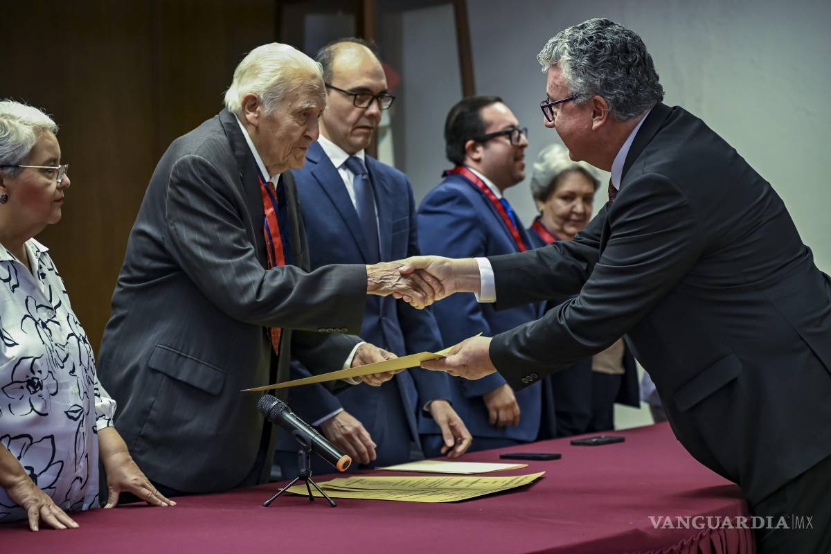 $!La nueva generación de integrantes del Colegio Coahuilense de Investigaciones Históricas asumen el compromiso de continuar con la investigación y difusión del patrimonio histórico del estado.