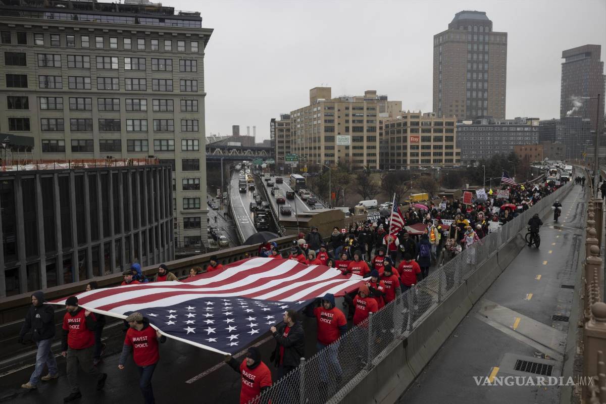$!Las autoridades ofrecieron a los trabajadores que rechazaron vacunarse un año de excedencia obligatoria sin empleo y sueldo, pero manteniendo el derecho a la cobertura sanitaria.