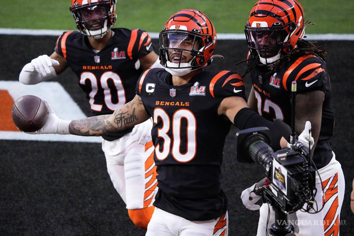 $!Jessie Bates III, safety libre de los Bengals, celebra una intercepción durante el partido.