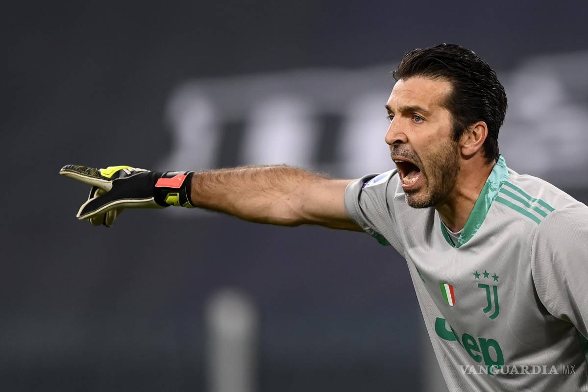 Con 44 años años, Gianluigi Buffon renueva su contrato con el Parma hasta 2024