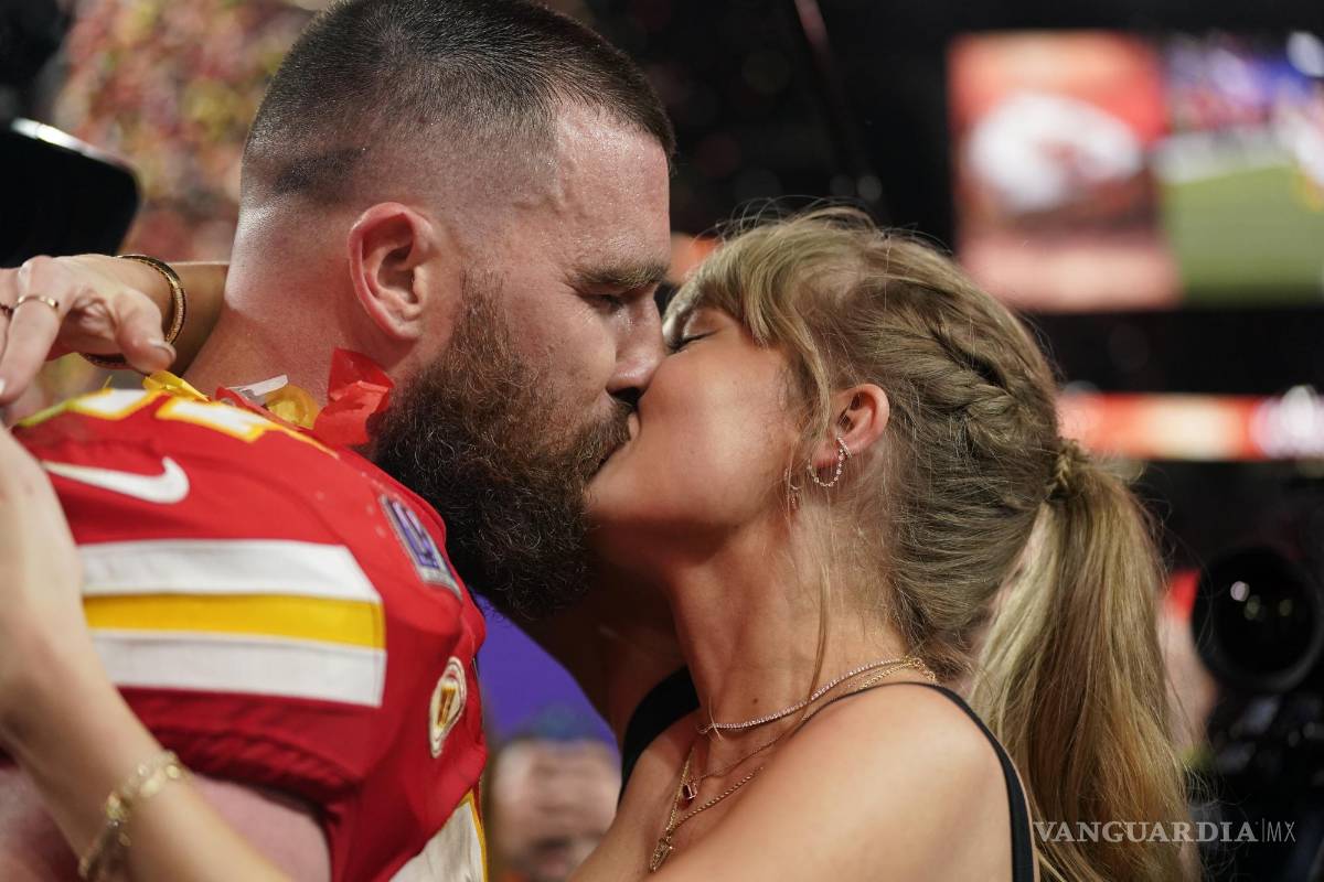 ¡Final de telenovela! Celebra Taylor Swift triunfo de Travis Kelce con apasionado beso en el Super Bowl LVIII