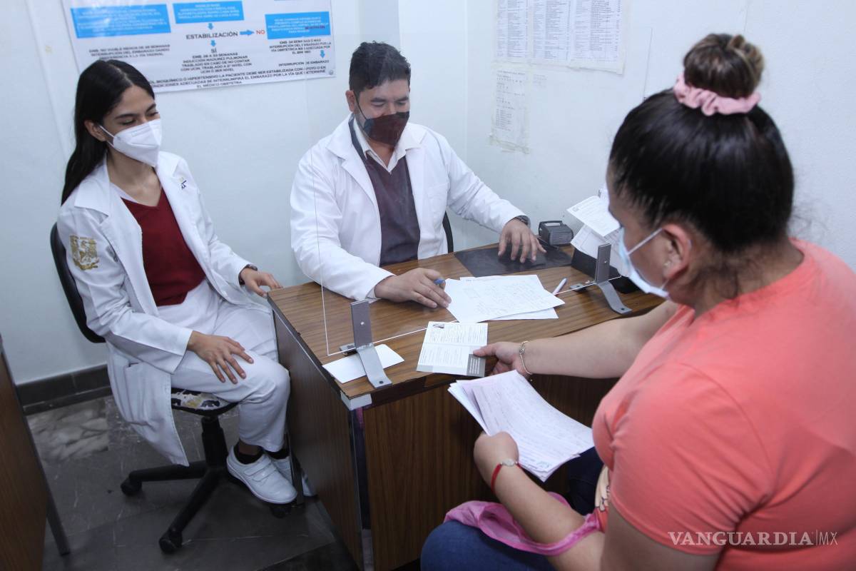 $!Especialistas del IMSS recomiendan acudir a valoración médica ante menstruaciones abundantes, dolor pélvico o síntomas persistentes.
