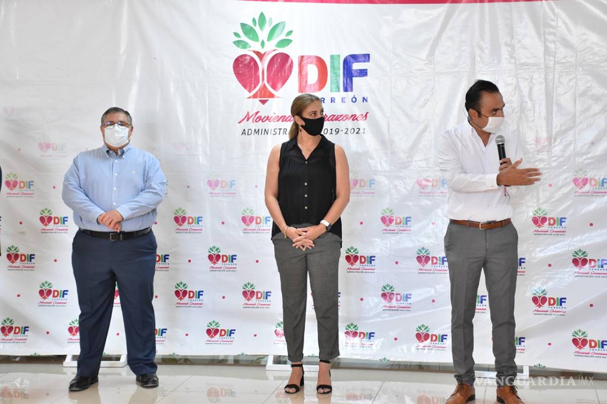 Entregan a DIF Torreón tarjetas Citicab para traslado de usuarios en taxi