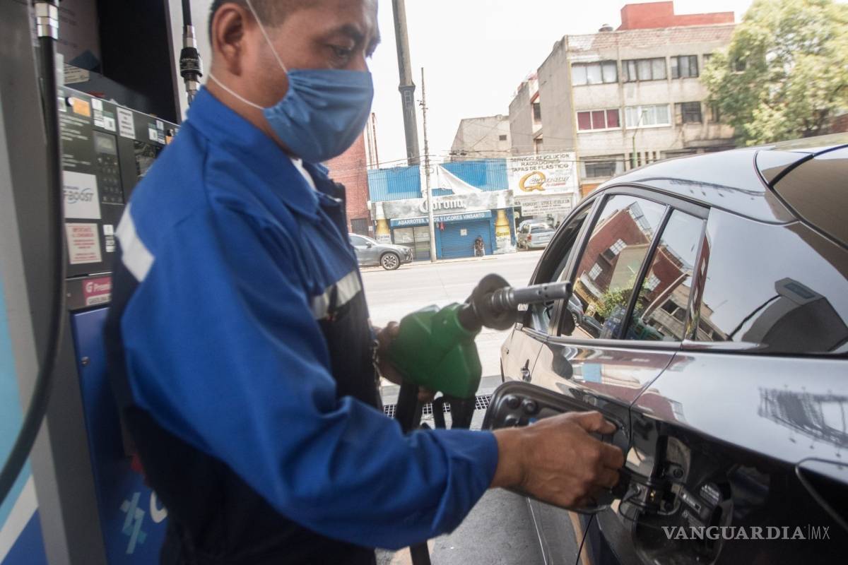 Gasolina más barata pero no se vende, demanda cae 60% en México