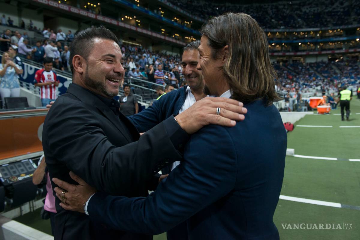 Almeyda y Mohamed son los candidatos a dirigir Chile