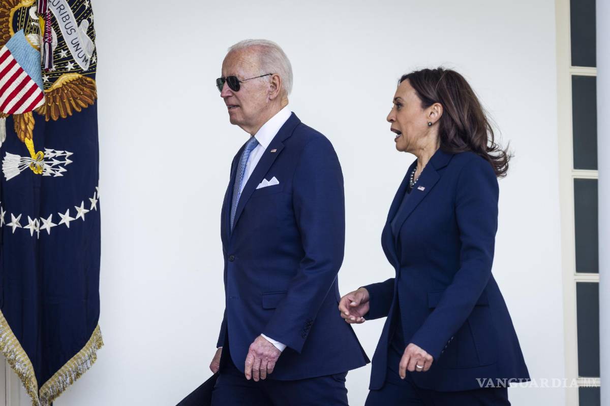$!El presidente Joe Biden y la vicepresidenta Kamala Harris después de anunciar acciones ejecutivas para acabar con las llamadas “armas fantasma”.