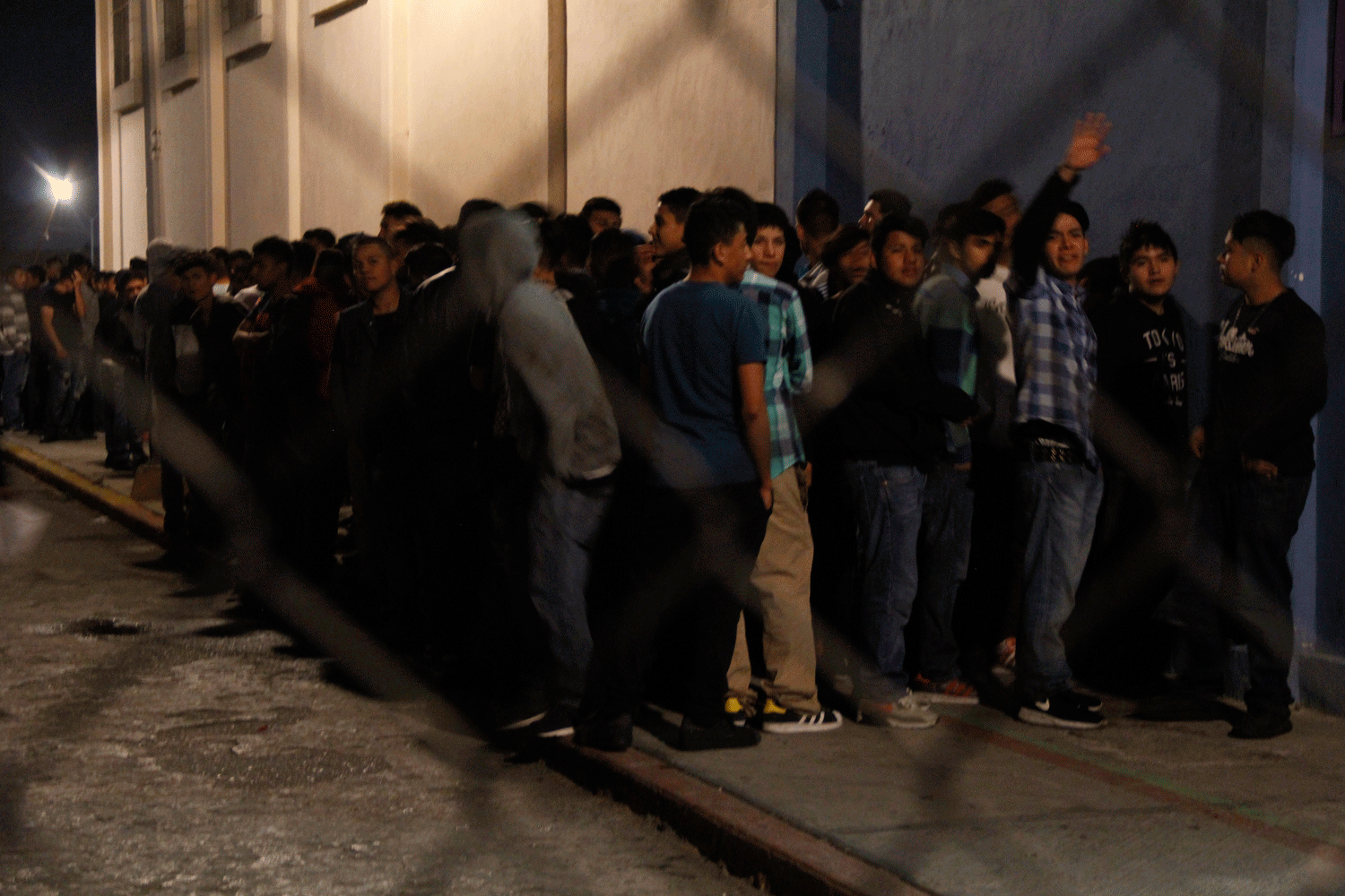 Sólo 4 detenidos deja riña campal en la que intervinieron más de 600 menores saltillenses, dice reporte oficial