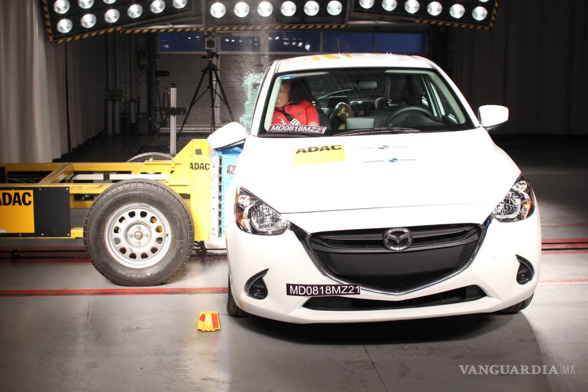 Mazda 2 y Nissan March obtienen dos y una estrella en seguridad, de acuerdo a Latin NCAP