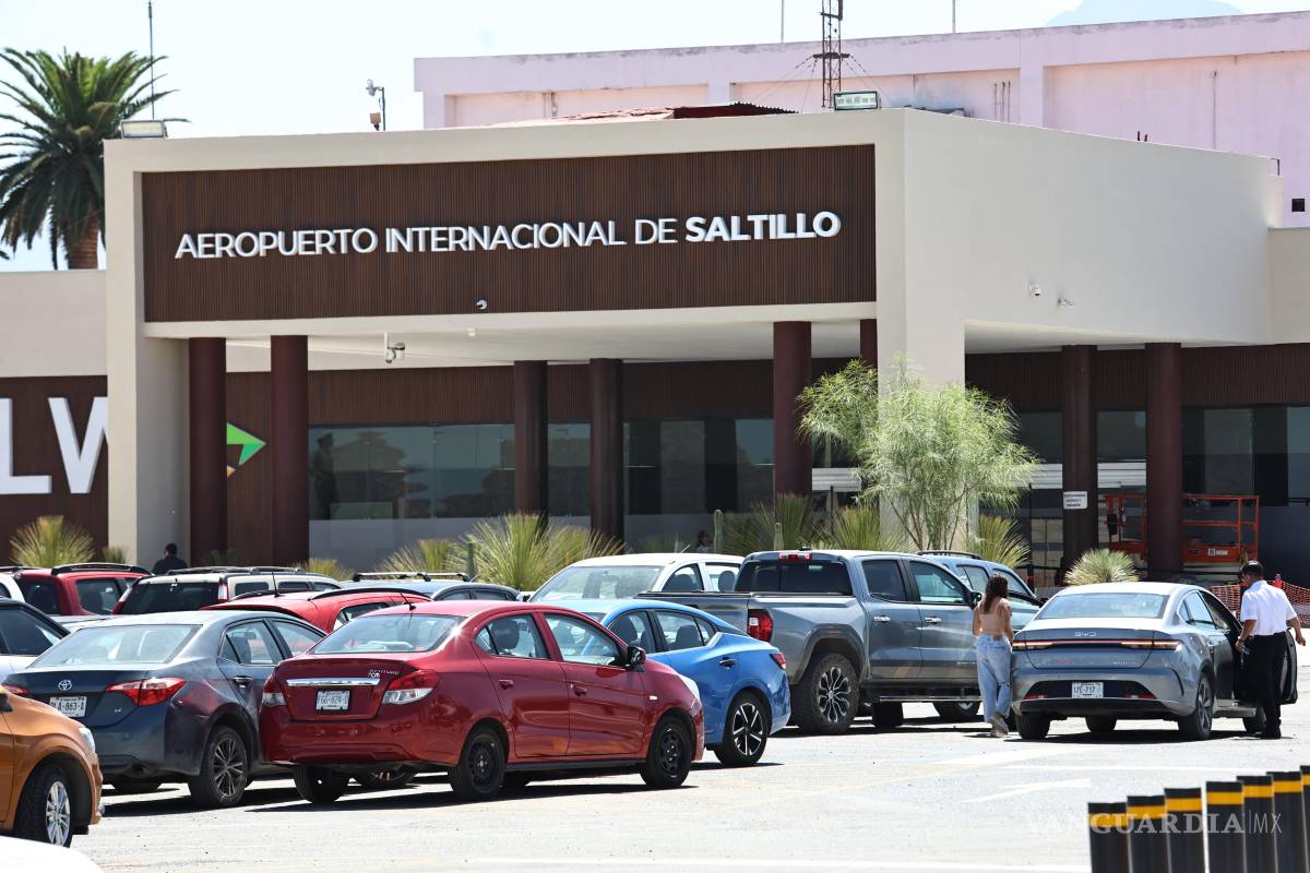 $!Durante los fines de semana, el estacionamiento del aeropuerto de Saltillo se ve con mayor demanda.