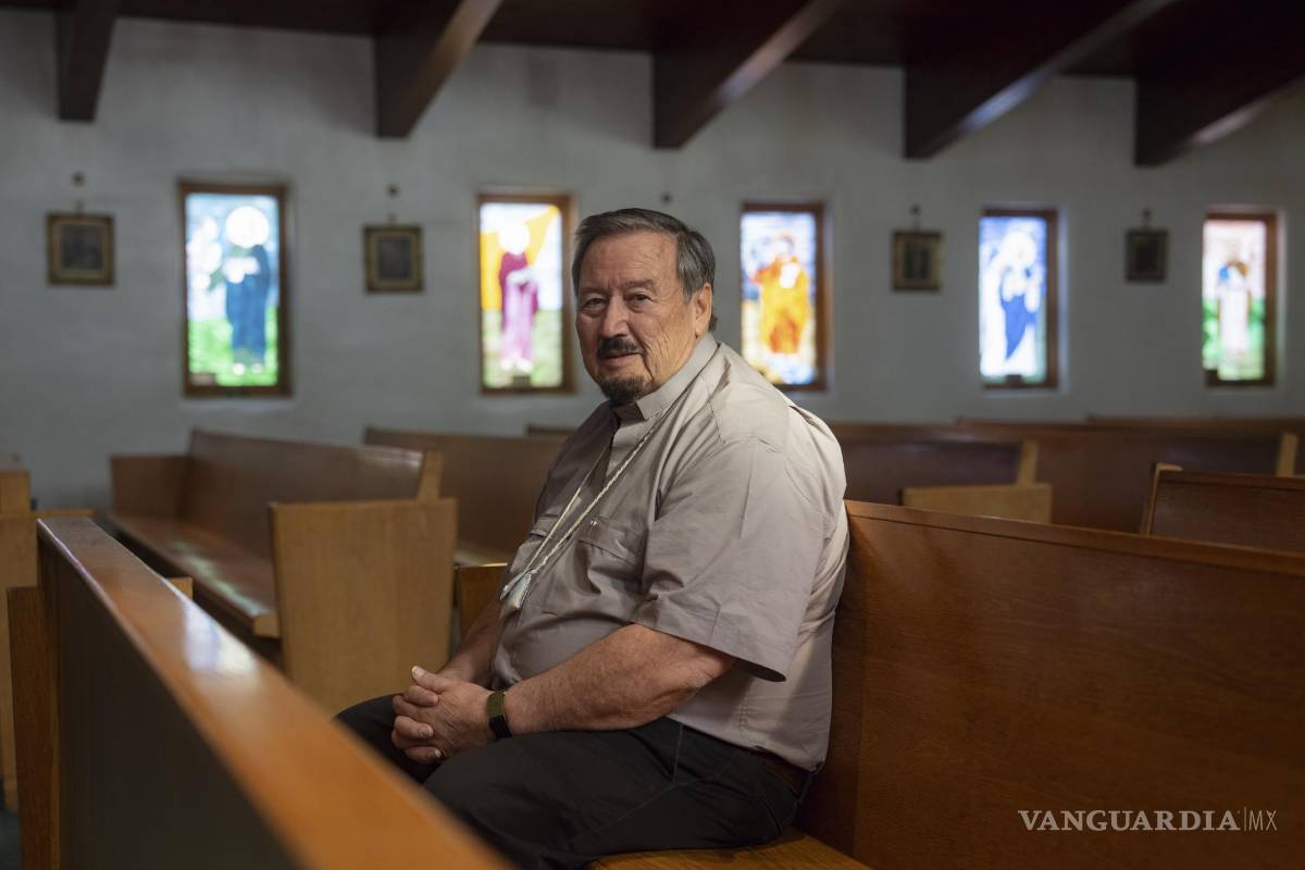 $!Larry Torres, lingüista y columnista de un periódico, quien también es diácono en la iglesia parroquial Holy Trinity en Arroyo Seco, Nuevo México.