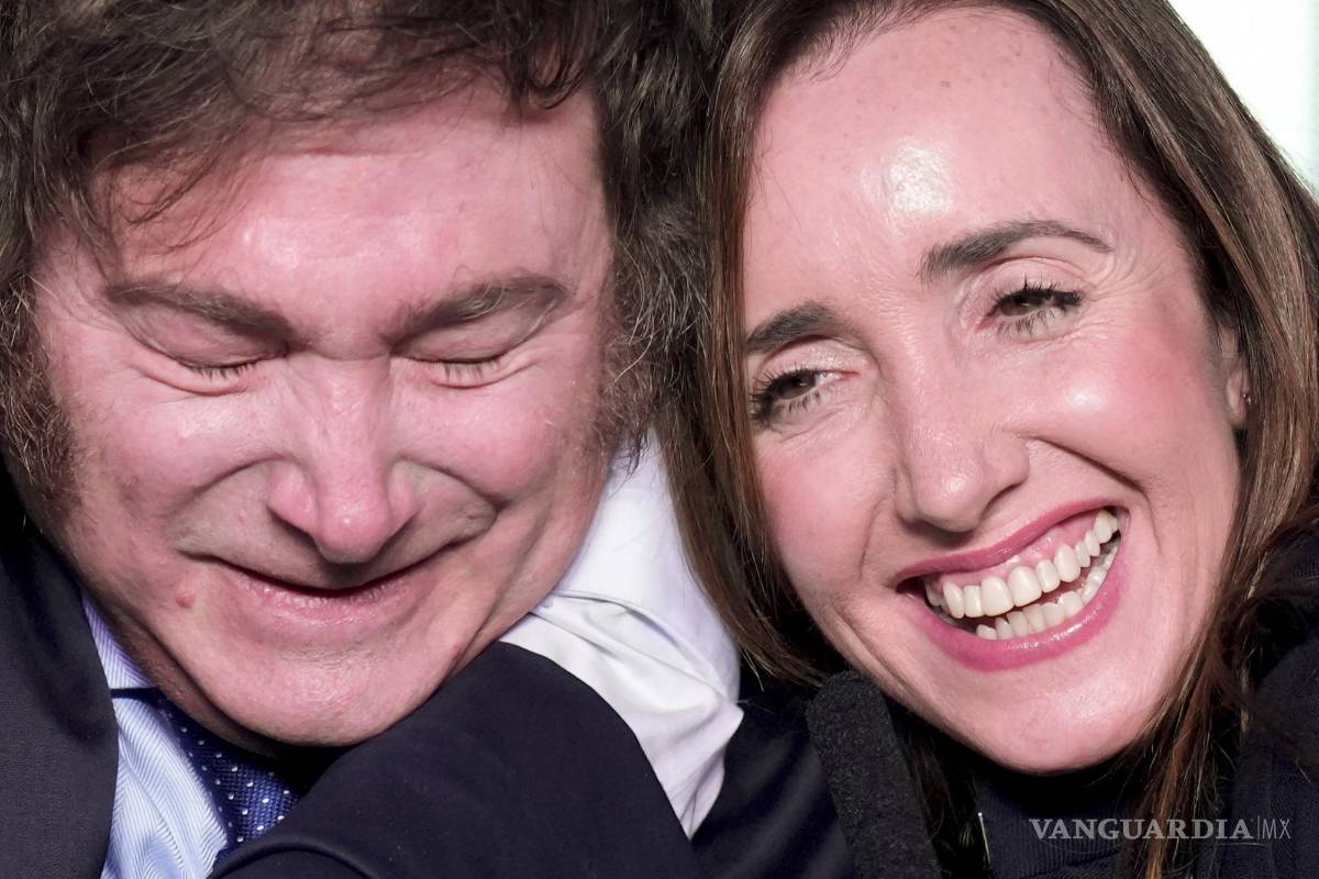 $!El candidato presidencial de la coalición Libertad Avanza Javier Milei, a la izquierda, y su compañera de fórmula Victoria Villarruel.
