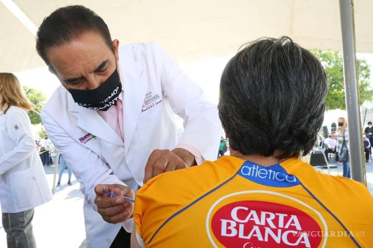 Cuenta Nuevo León con 26 mil dosis para seguir la vacunación de personal médico