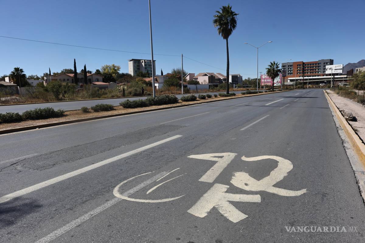 $!Conductores observan la guía del maratón aplicada sobre vialidades de alto flujo.