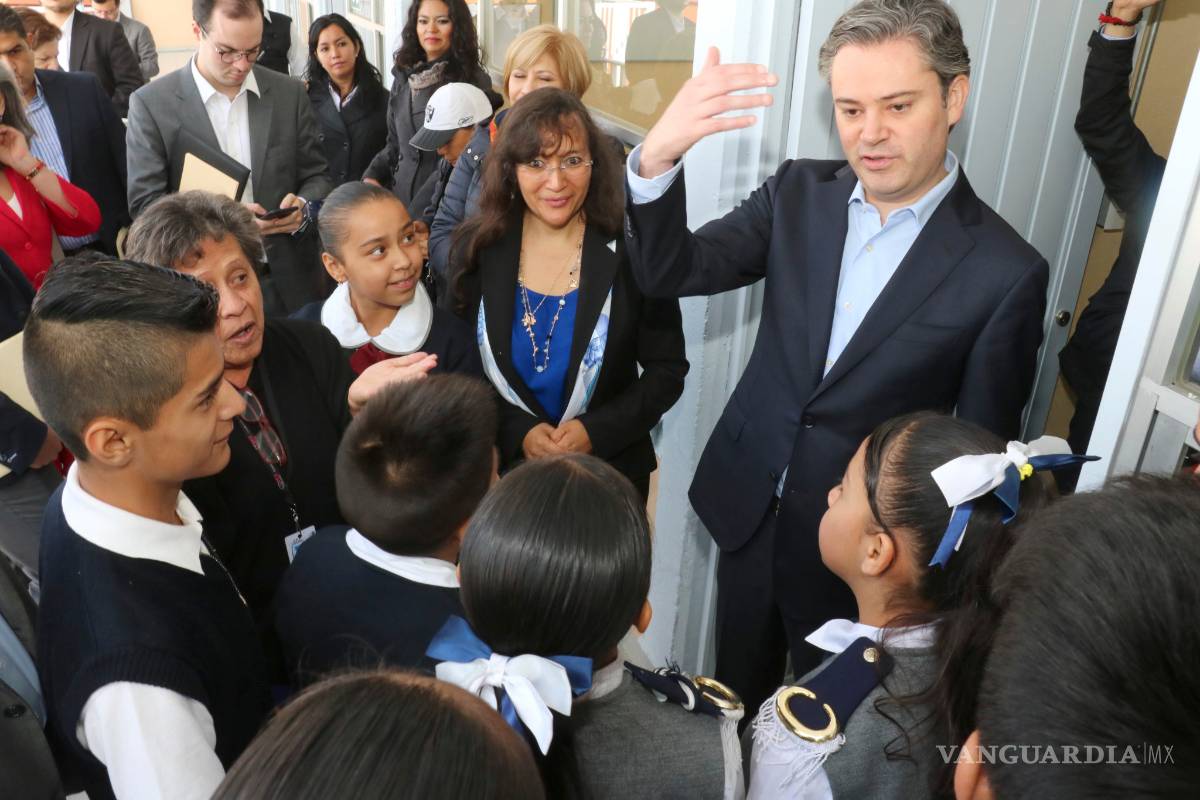 Libros de texto seguirán siendo gratuitos: Aurelio Nuño