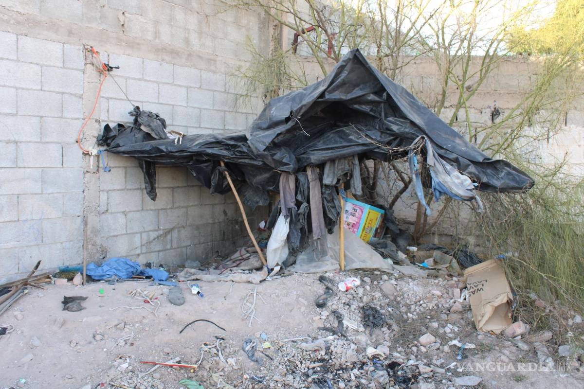 $!En este lugar de paredes de hule ubicado en un terreno de San Antonio de los Bravos, Marvin vivió por muchos años.