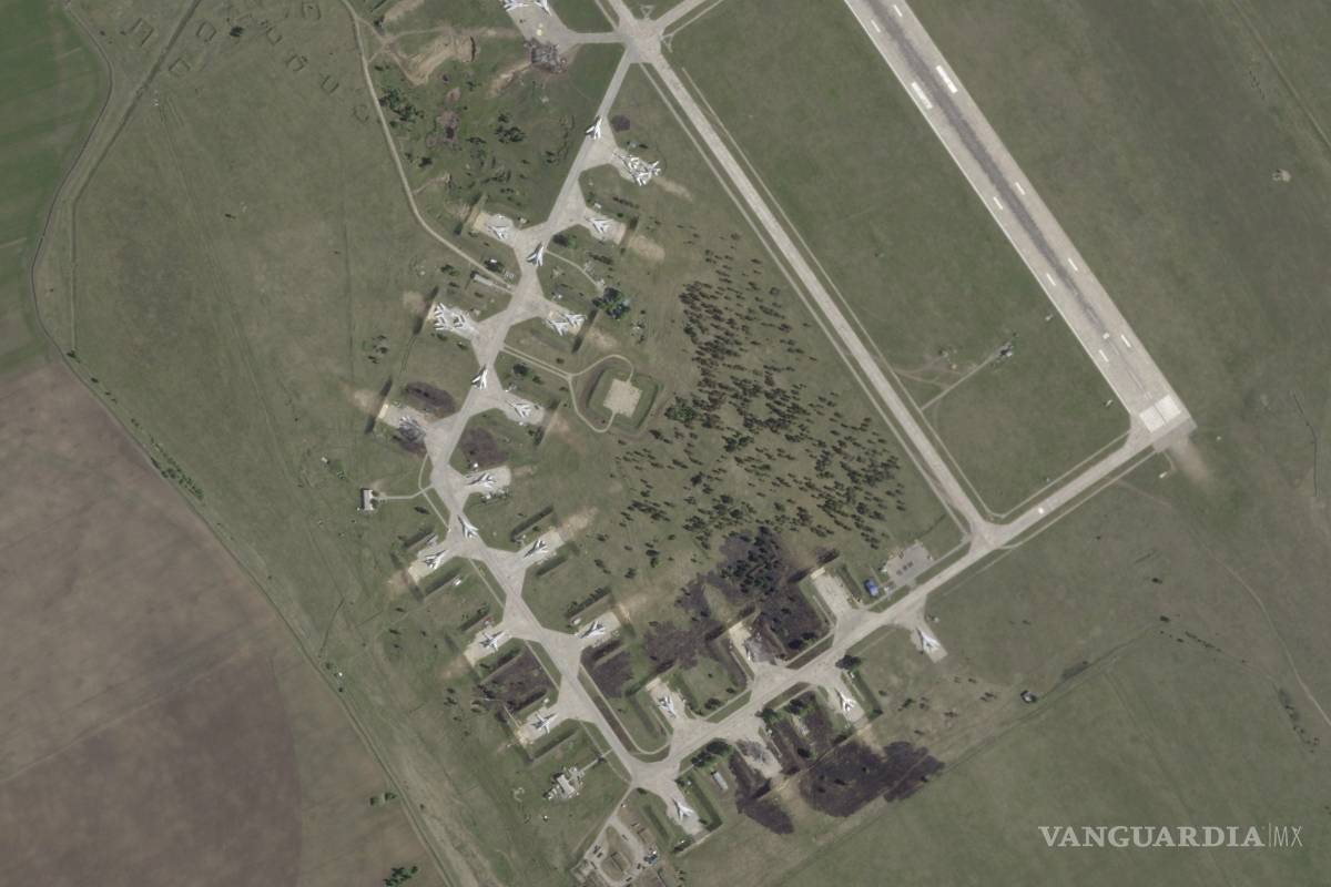 $!En las fotos, por lo menos tres bombarderos Tu-95 y cuatro Tu-22M parecían estar destruidos.