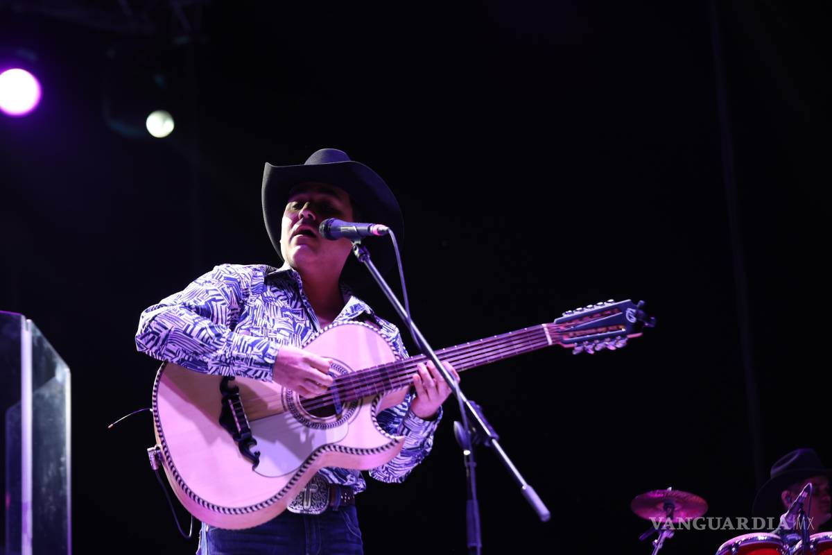 $!Grupo Pesado se presenta ‘Frente a Frente’ ante miles de seguidores en Saltillo