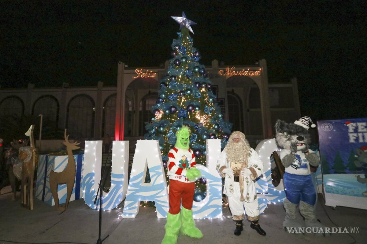 Realiza UAdeC encendido de pino navideño y celebra tradición con Pastorela de Catón