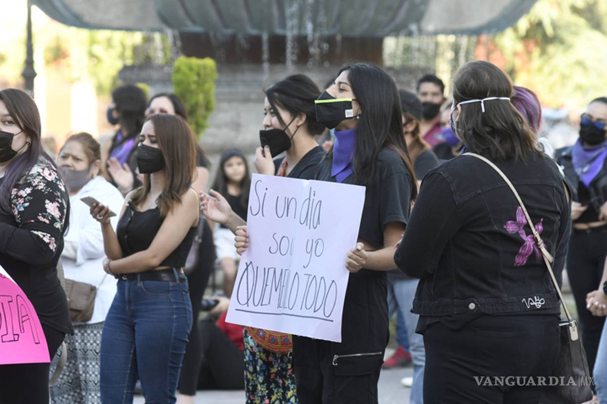 Mujeres se manifiestan por Claudia y las 22 muertas más de Coahuila