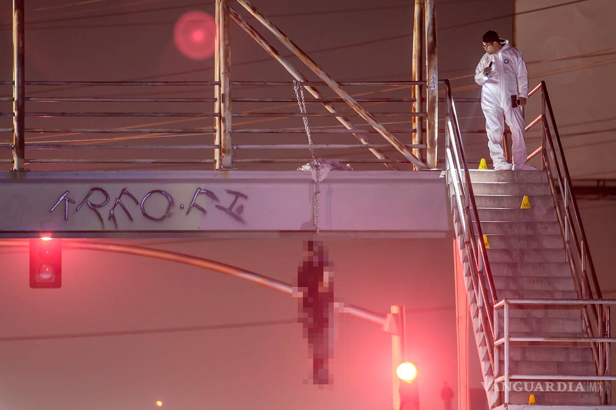 Dejan un cuerpo colgado en puente de Tijuana