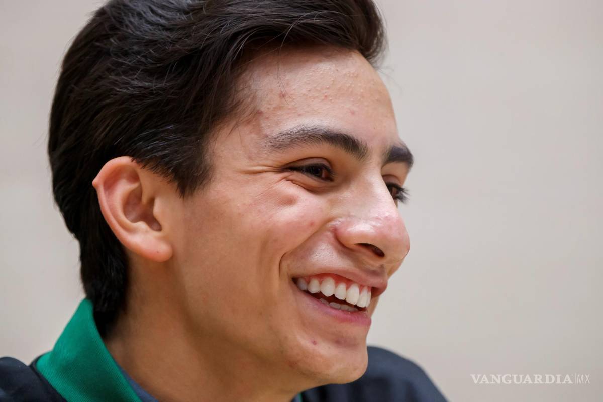 Ana Guevara garantiza que Donovan Carrillo seguirá recibiendo una beca de 30 mil pesos mensuales