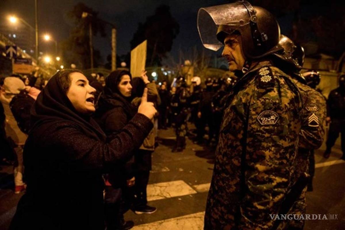 Lanza Trump advertencia a Irán, pero ofrece diálogo