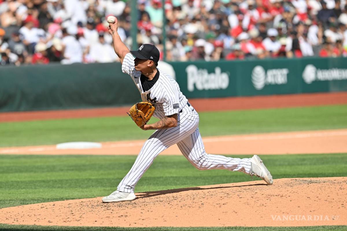 $!Tanner Tully, pitcher inicial de los Yankees, se mantiene firme en el montículo enfrentando a los Diablos Rojos en un emocionante duelo en la Ciudad de México.